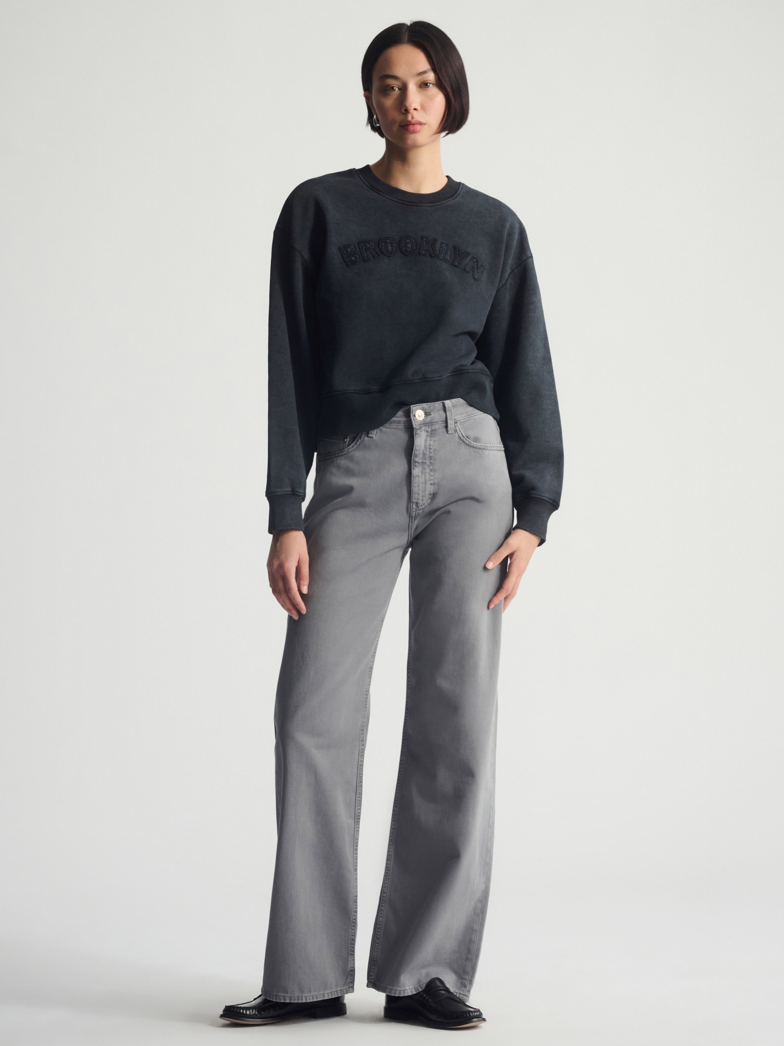 Women's Brooklyn Logo Crop Sweatshirt In Black - BROOKLYN INDUSTRIES