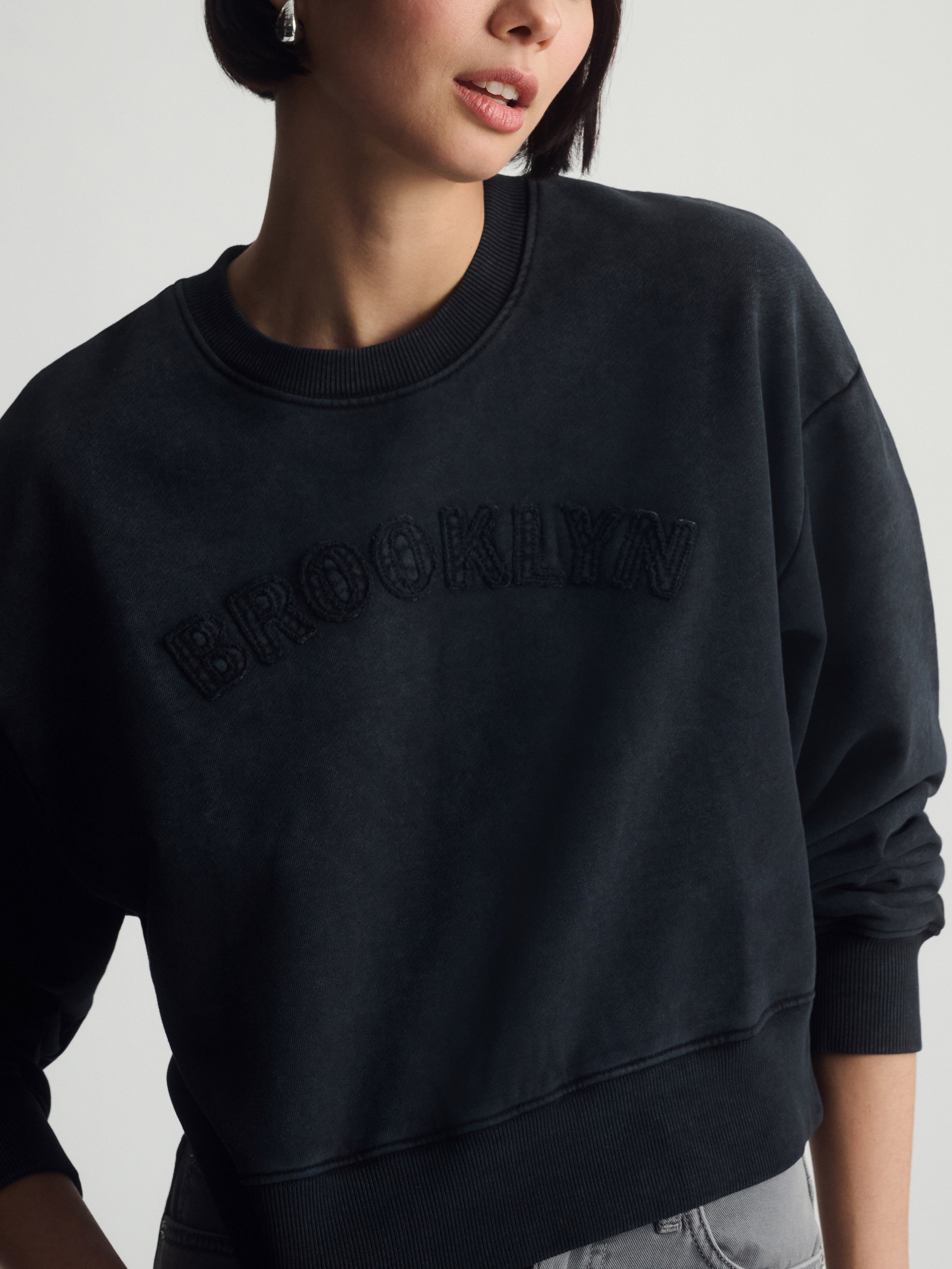 Women's Brooklyn Logo Crop Sweatshirt In Black - BROOKLYN INDUSTRIES