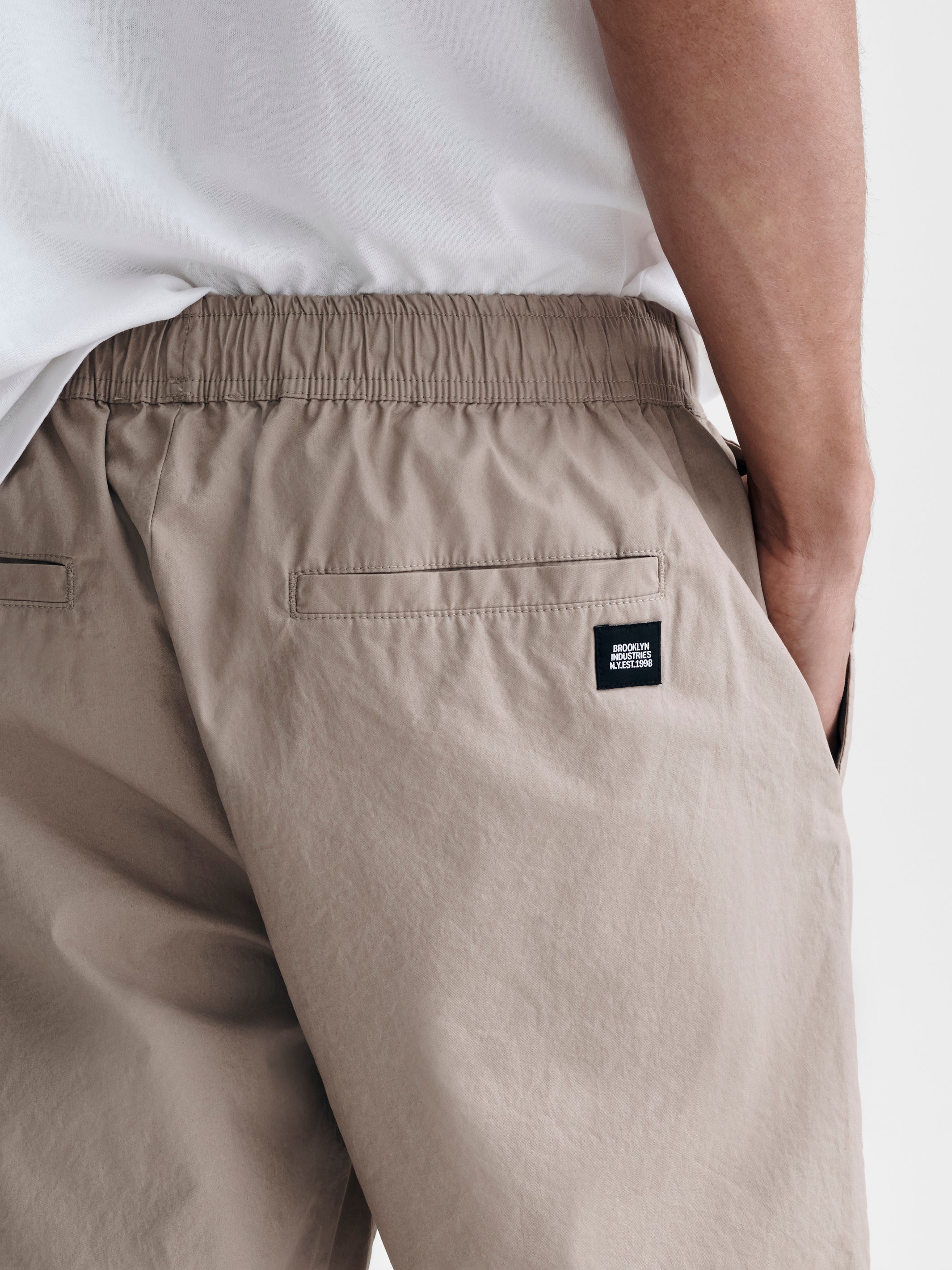Men's Basic Shorts in Shitake