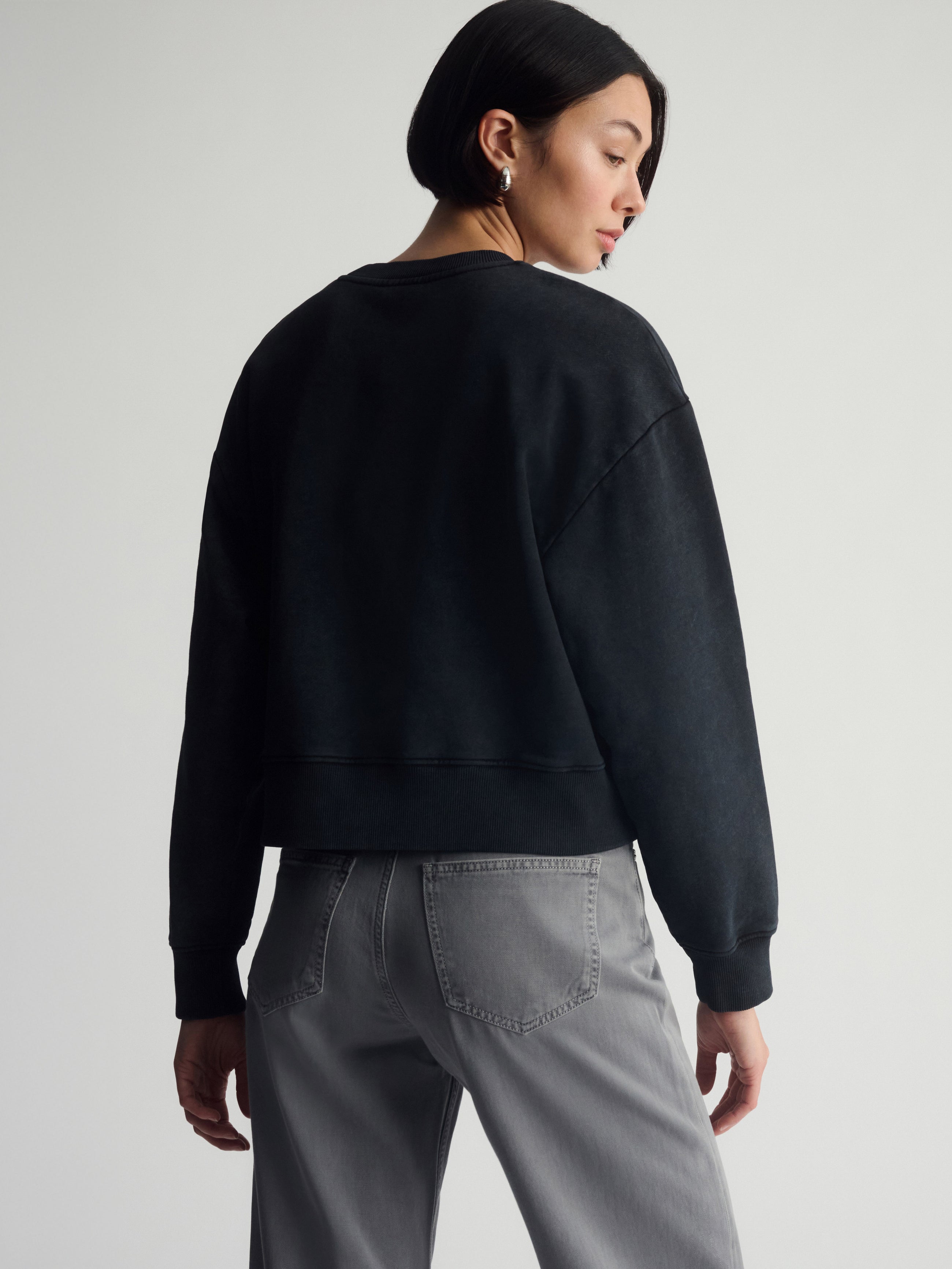 Women's Brooklyn Logo Crop Sweatshirt In Black - BROOKLYN INDUSTRIES