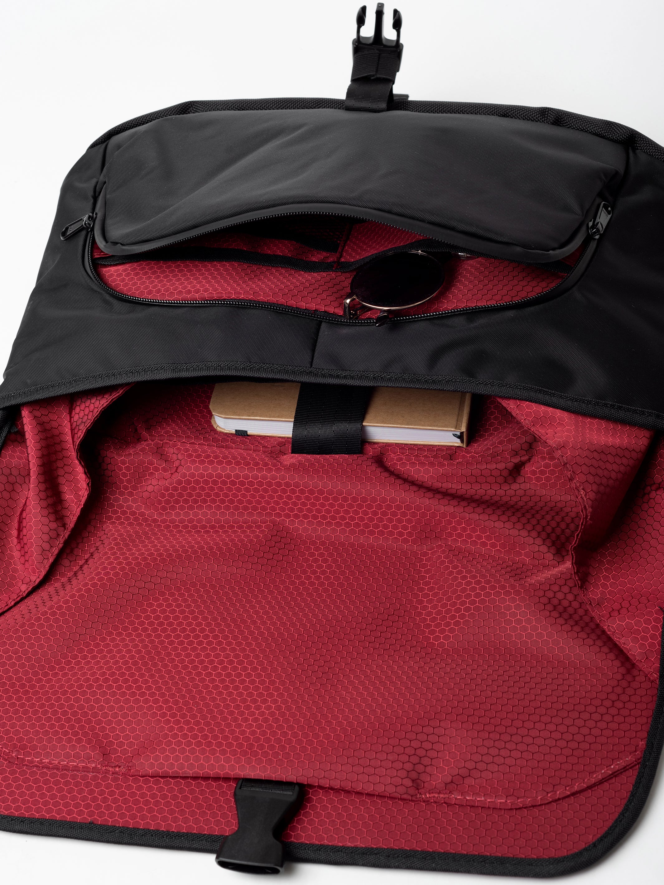 Utility Messenger Bag in Black - BROOKLYN INDUSTRIES