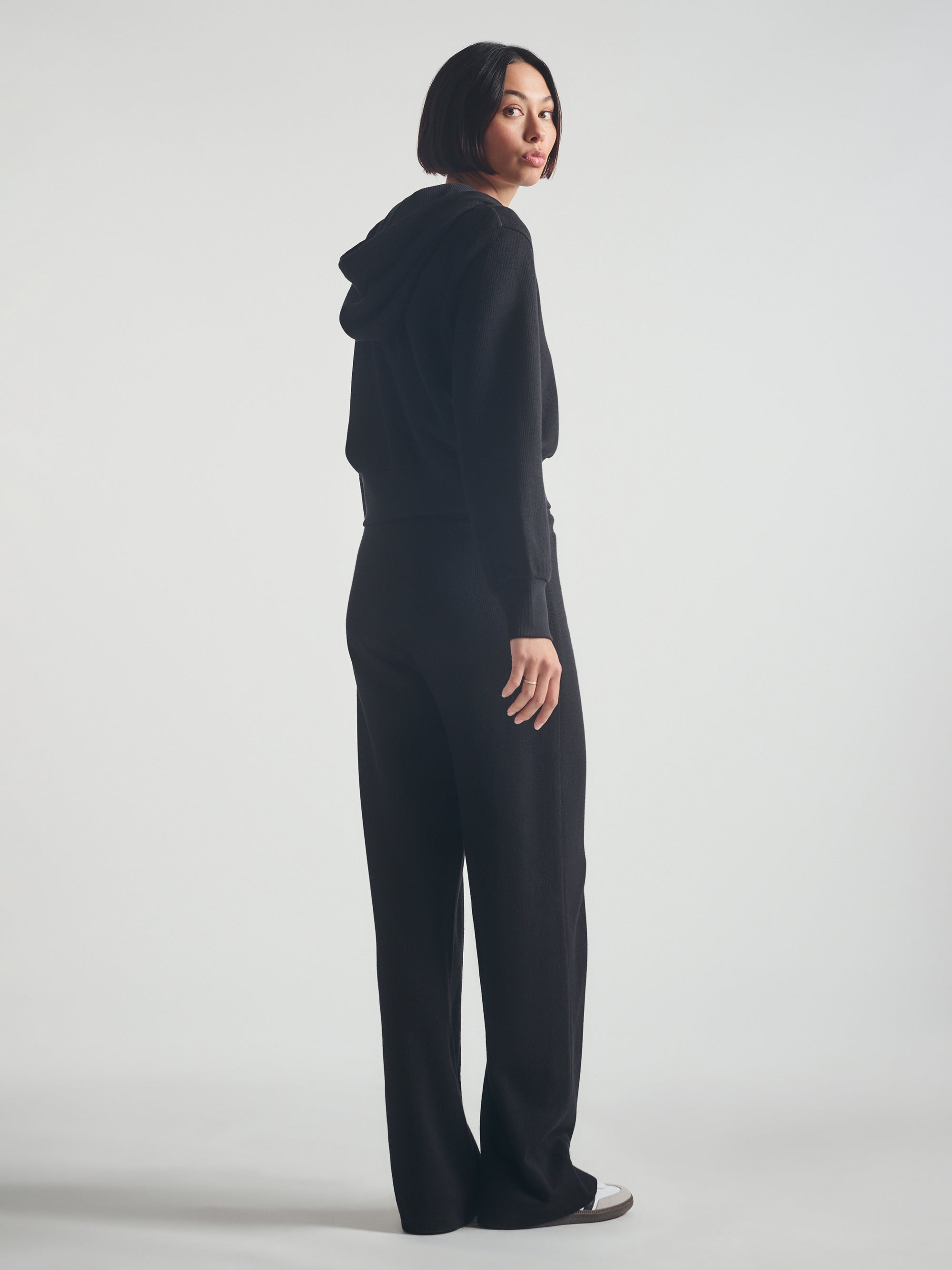 Women's Cropped Zip-Up Hoodie in Black - BROOKLYN INDUSTRIES