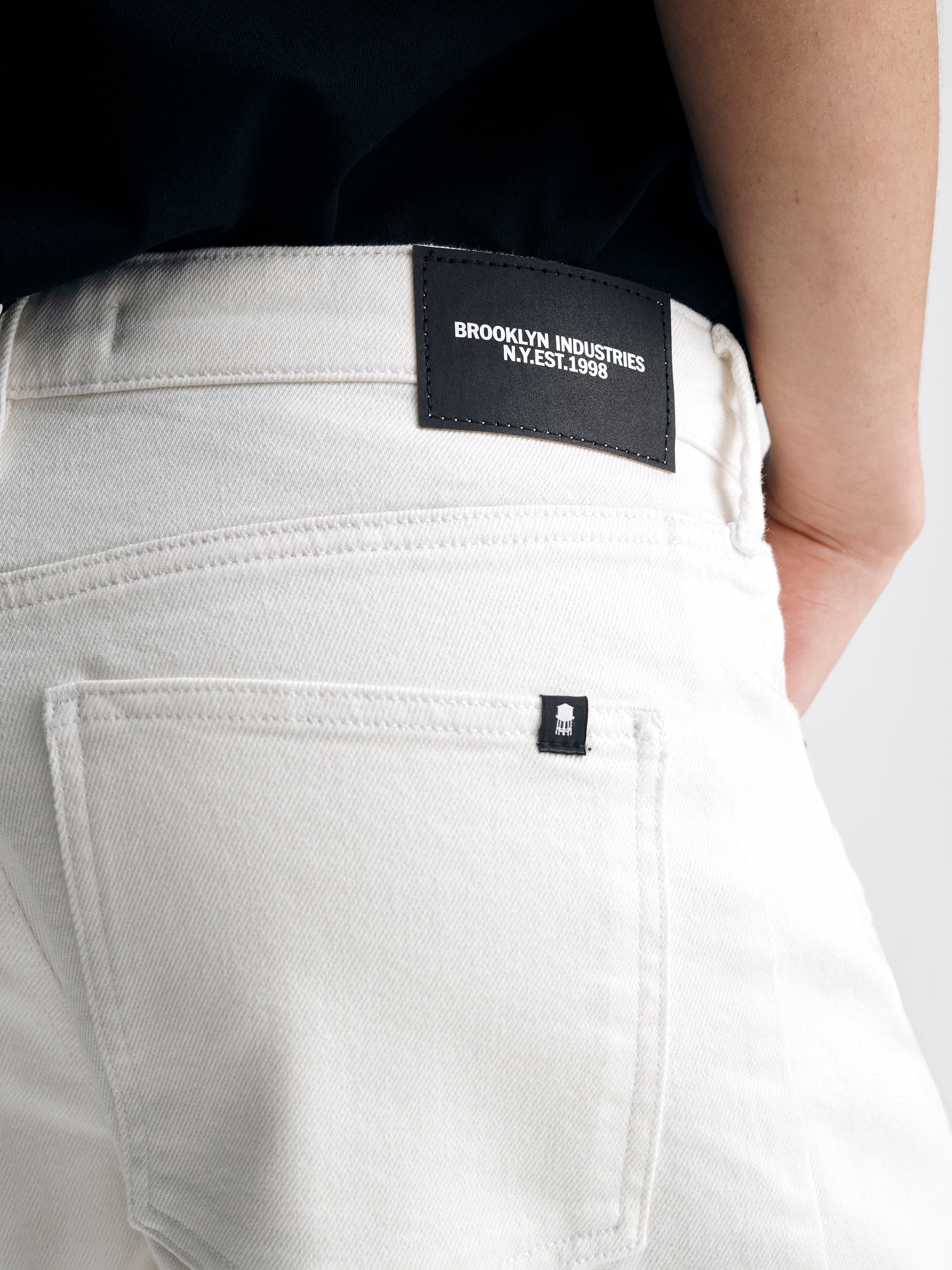 Women's Barrel Shorts in Off White Everyday Denim - BROOKLYN INDUSTRIES