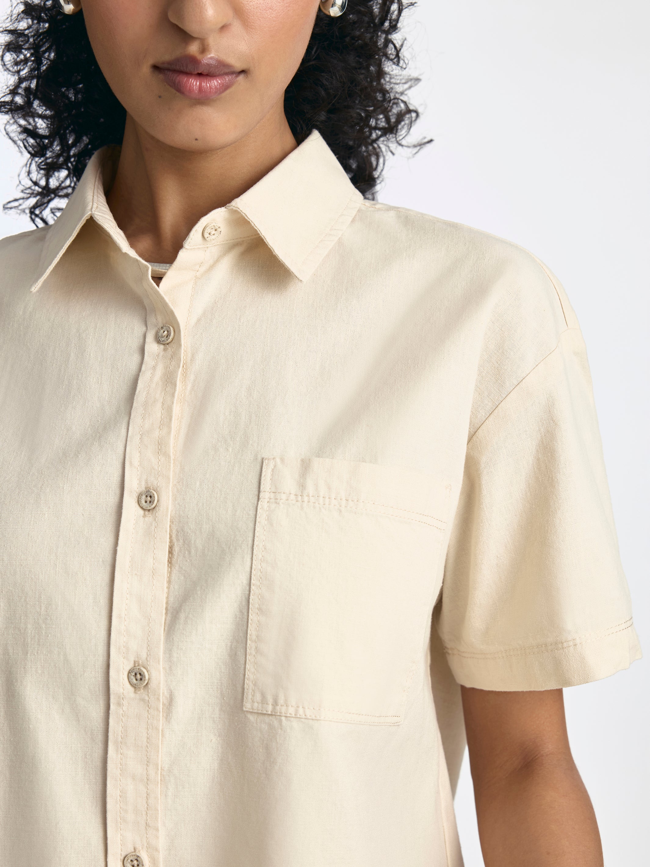 Women's Short Sleeve Shirt in Sandshell - BROOKLYN INDUSTRIES