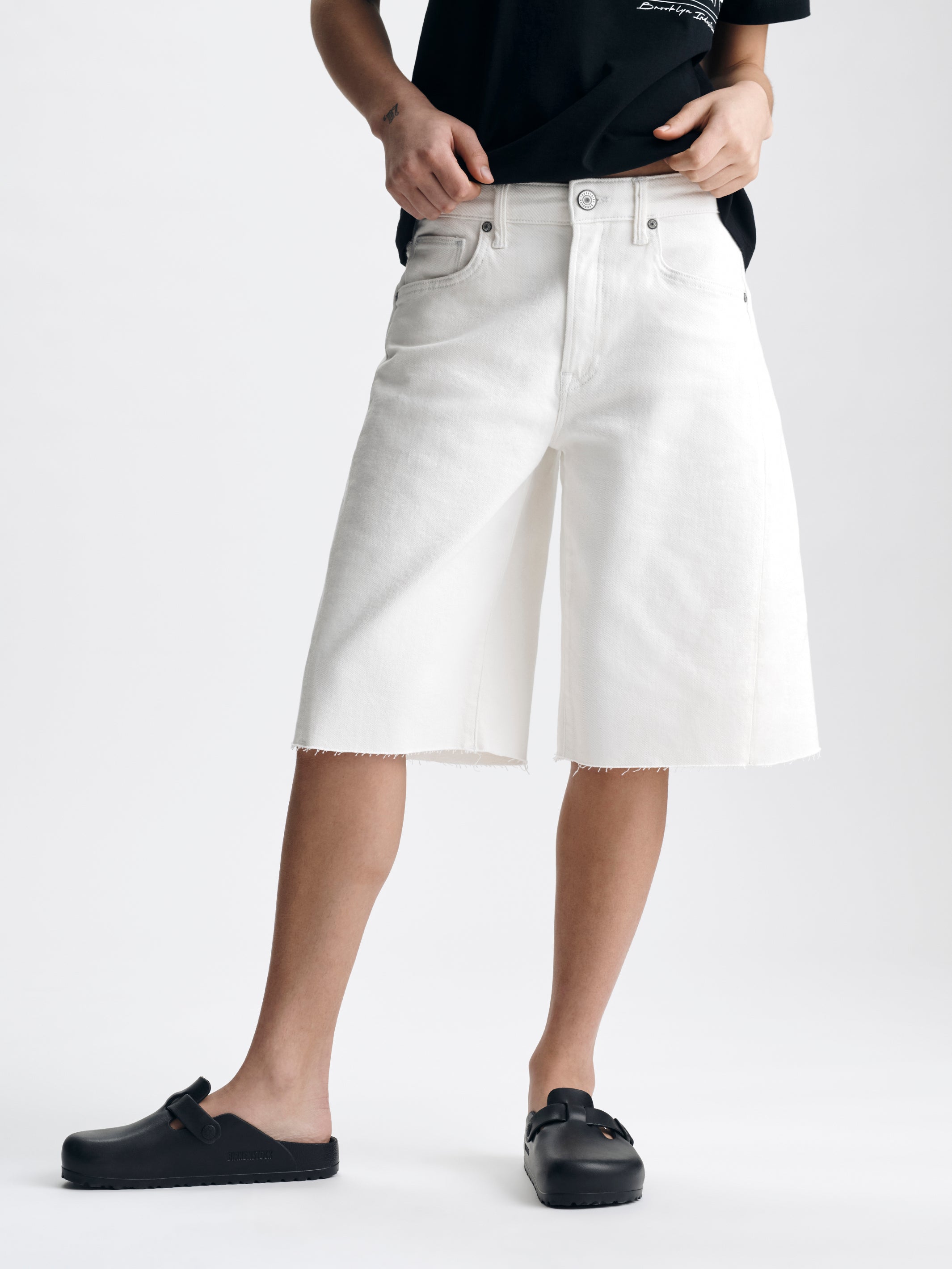 Women's Barrel Shorts in Off White Everyday Denim - BROOKLYN INDUSTRIES
