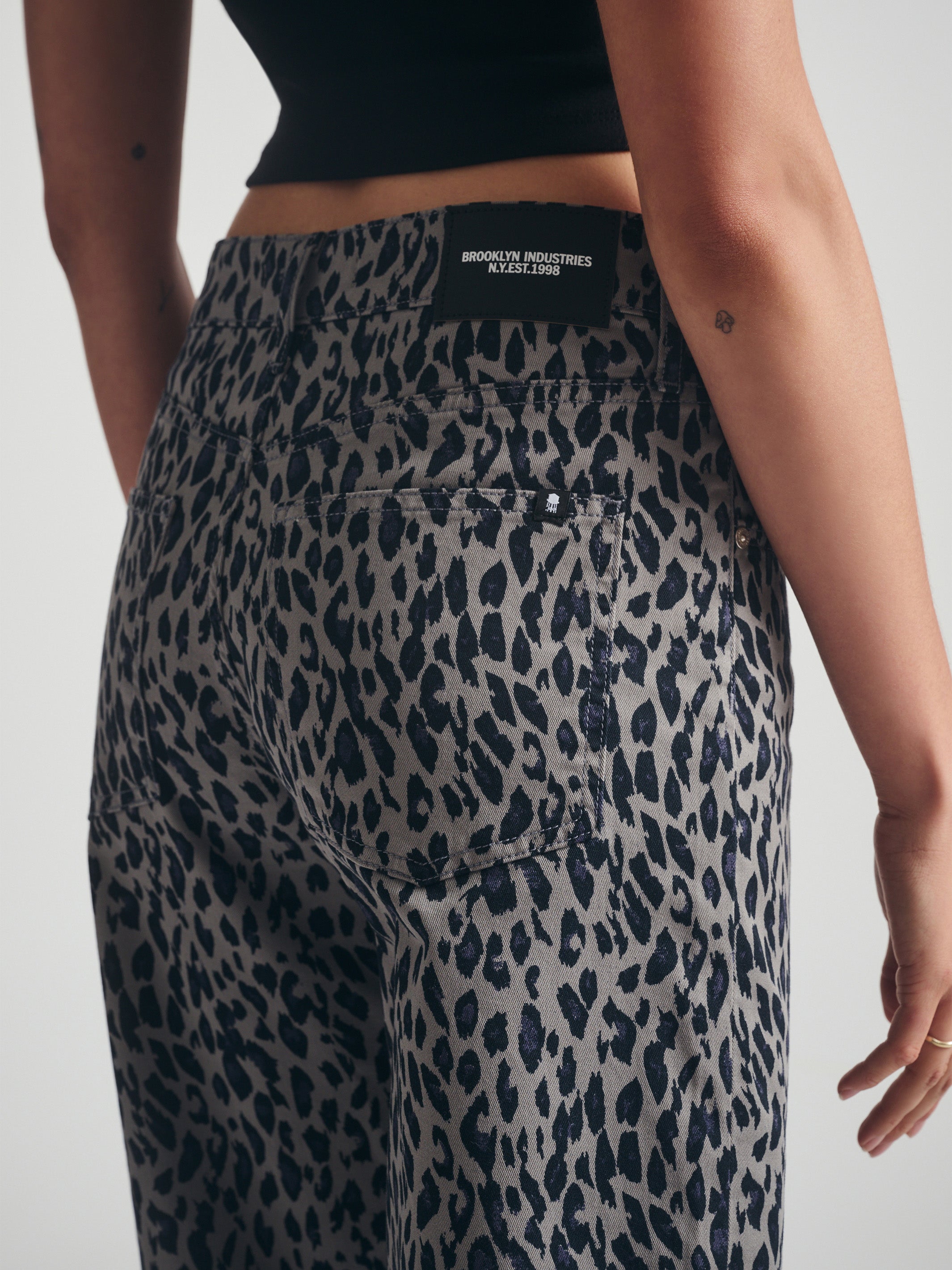 Women's Barrel Pants in Smoke Leo Twill - BROOKLYN INDUSTRIES