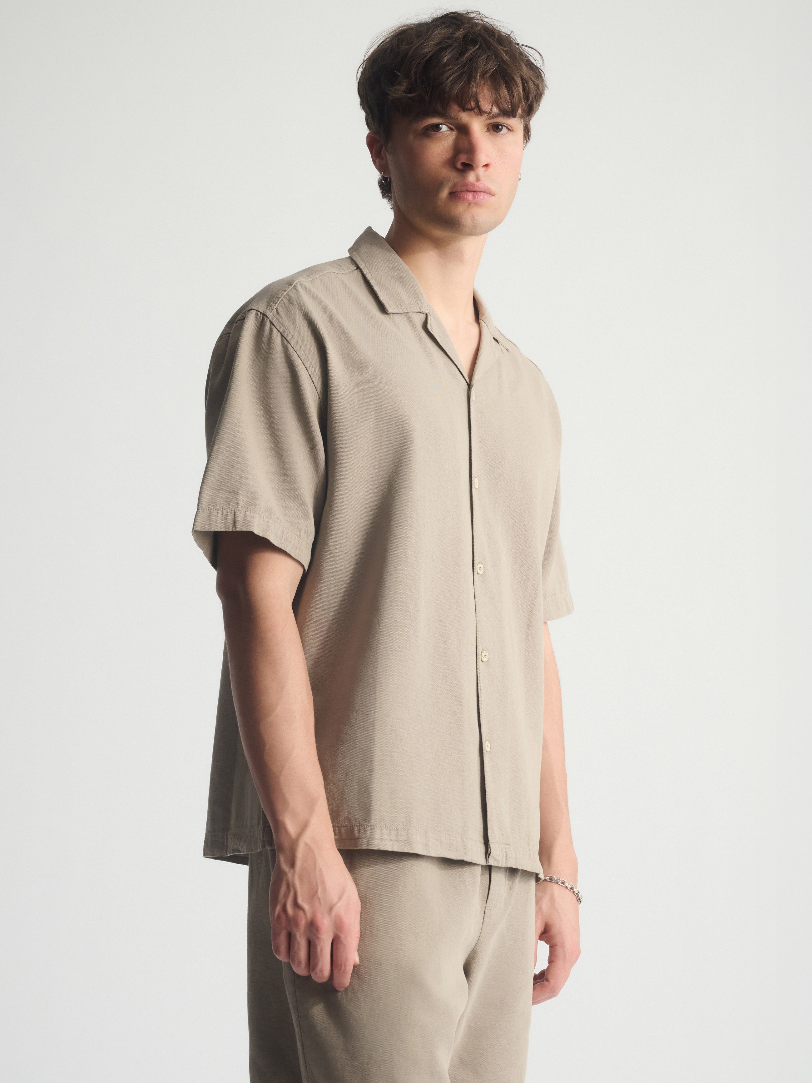 Men's Linen-Blend Short Sleeve Shirt In Winter Twig - BROOKLYN INDUSTRIES