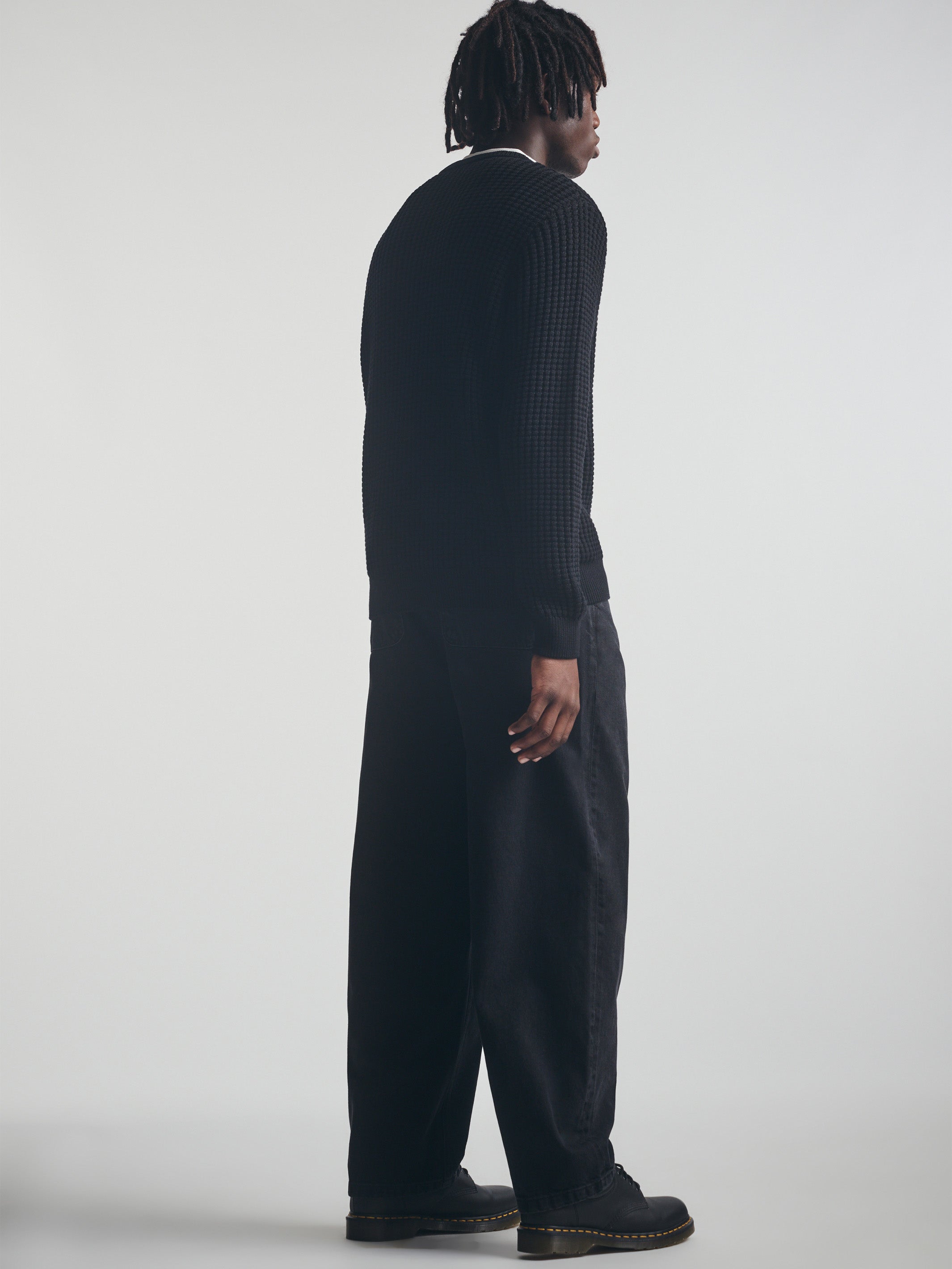 Men's Crew Neck Sweater in Black - BROOKLYN INDUSTRIES