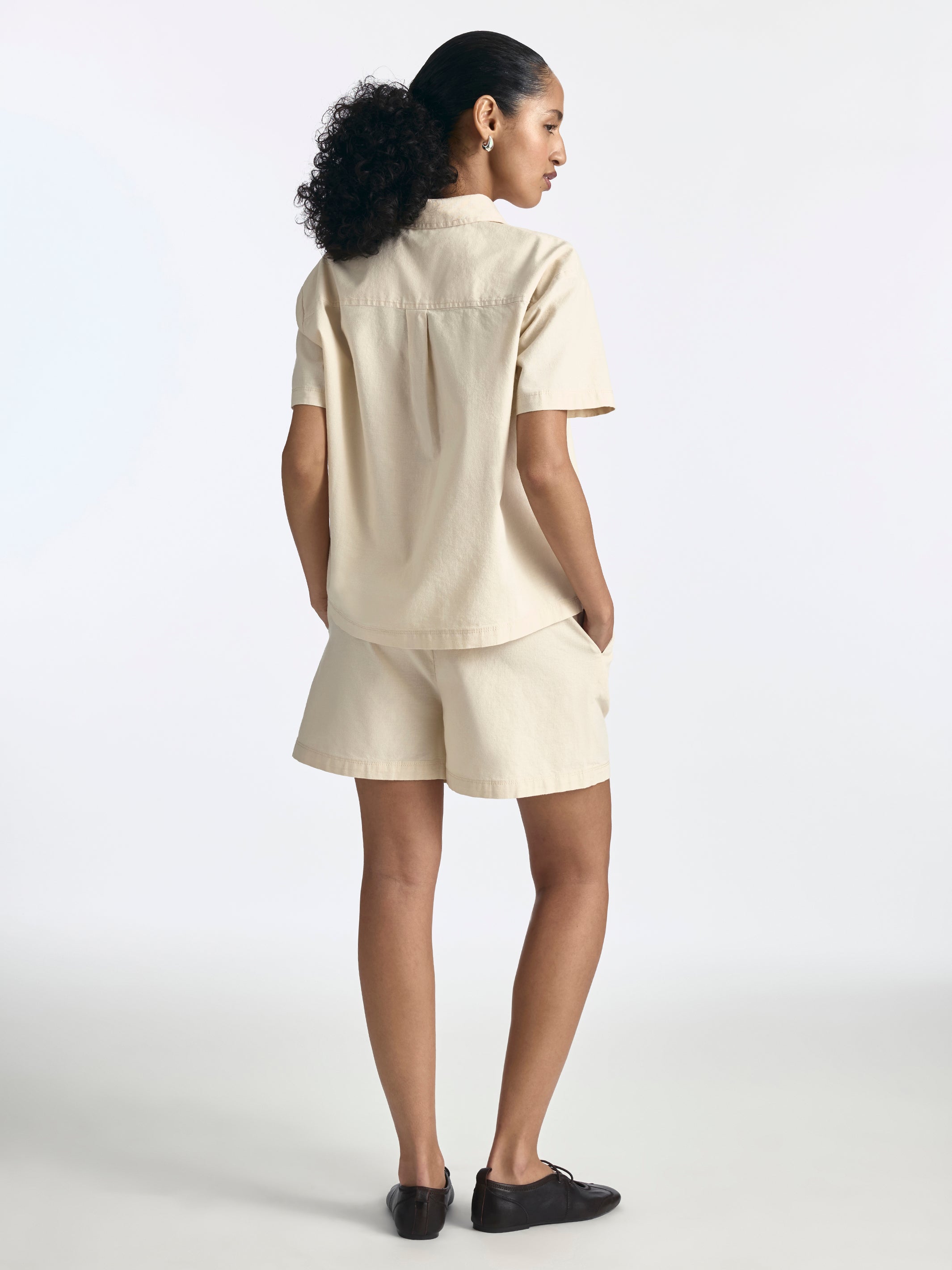 Women's Short Sleeve Shirt in Sandshell - BROOKLYN INDUSTRIES