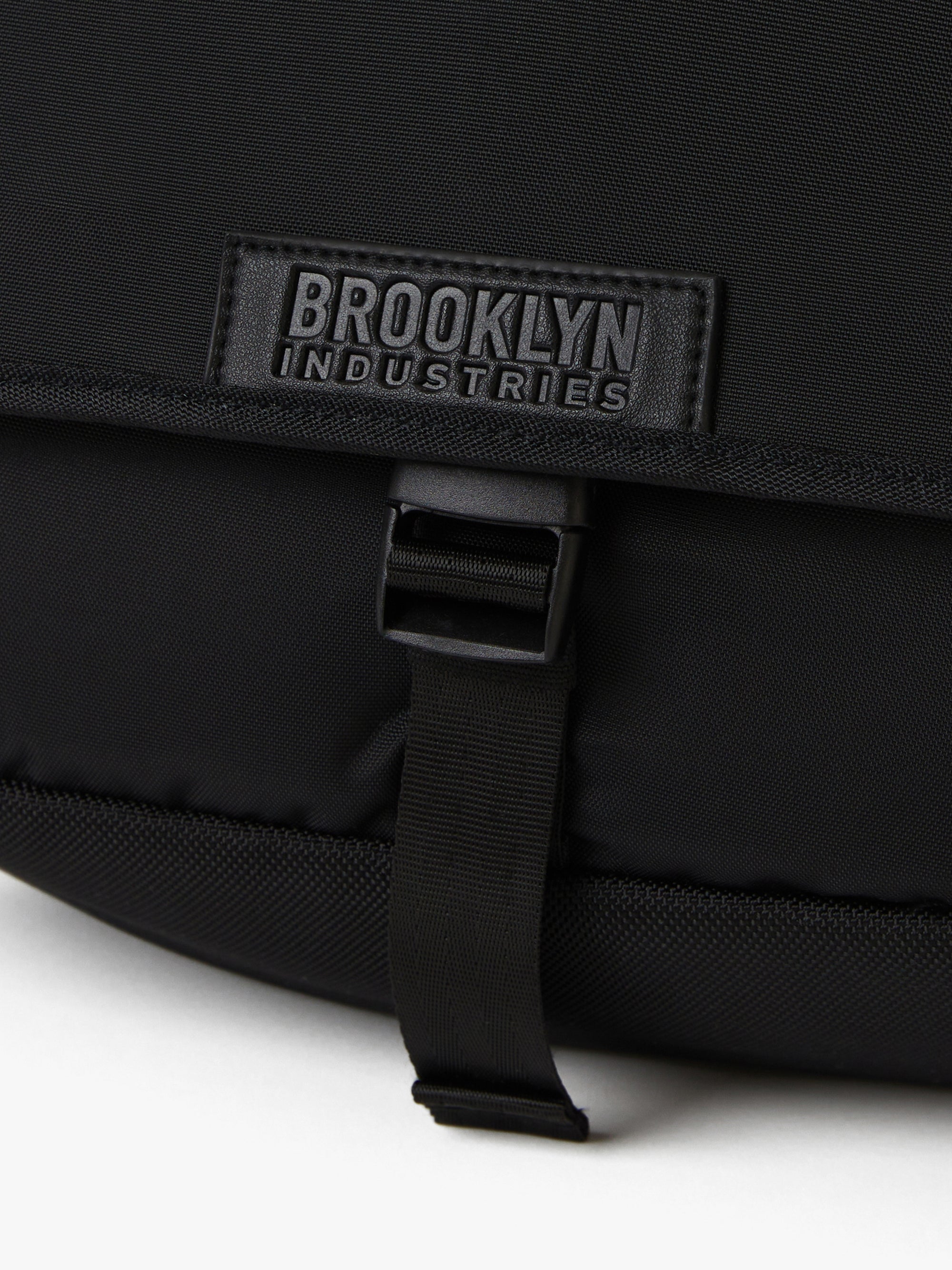 Utility Messenger Bag in Black - BROOKLYN INDUSTRIES