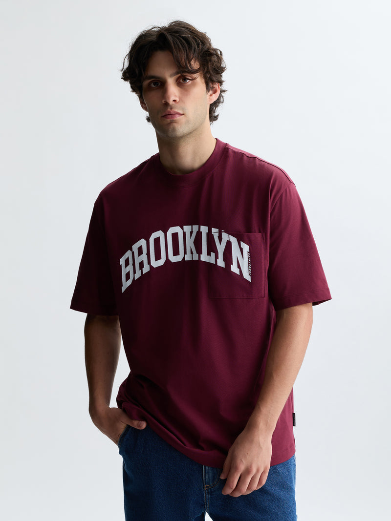 Men's Brooklyn Pocket T-Shirt in Maroon Banner - BROOKLYN INDUSTRIES