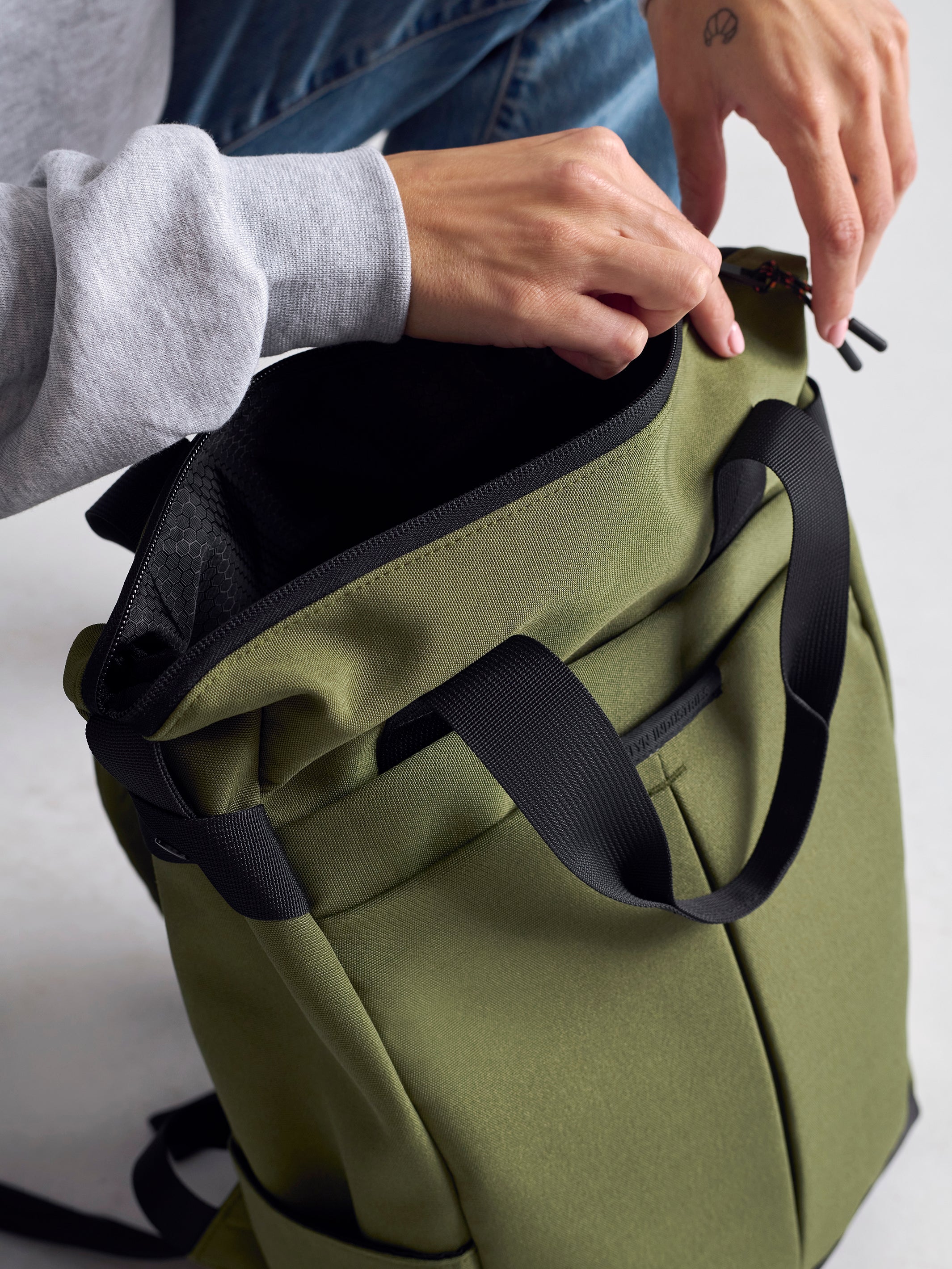 靴/バッグ YAKOPAK 25L BUSINESS BACKPACK, BROOKLYN, NY Brooklyn Industries Utility Backpack in Khaki