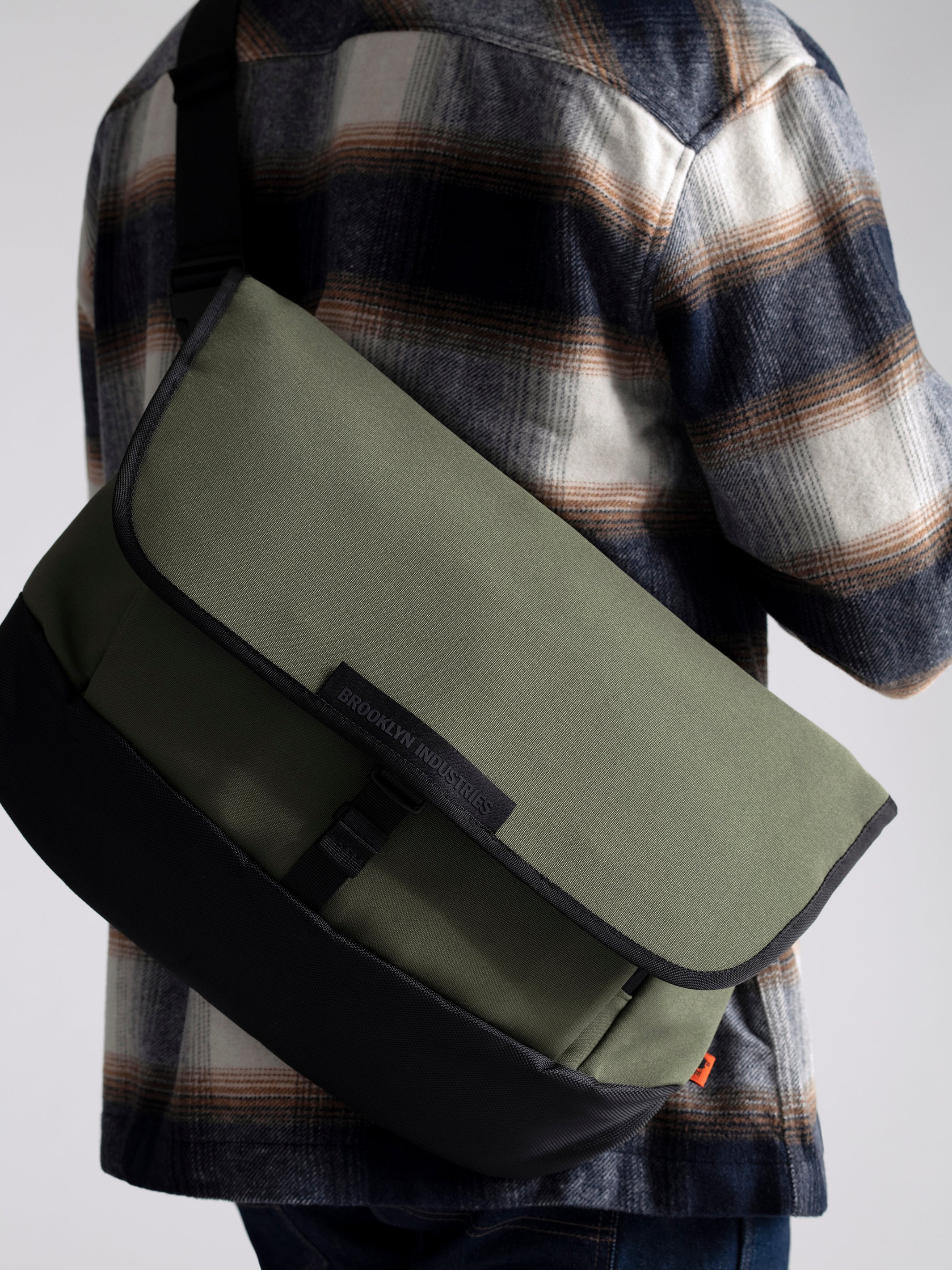 Utility Messenger Bag in Khaki - BROOKLYN INDUSTRIES