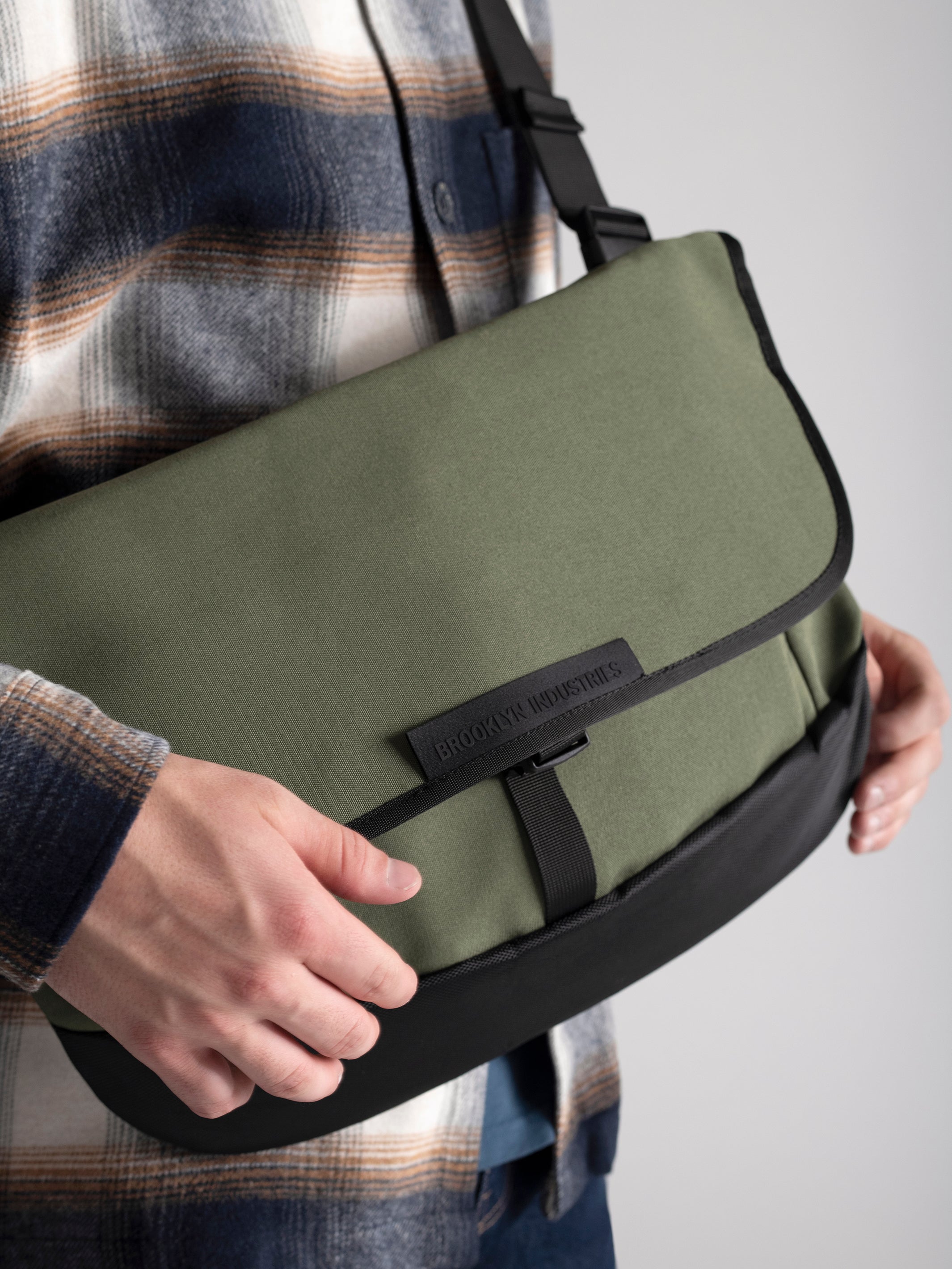 Utility Messenger Bag in Khaki - BROOKLYN INDUSTRIES