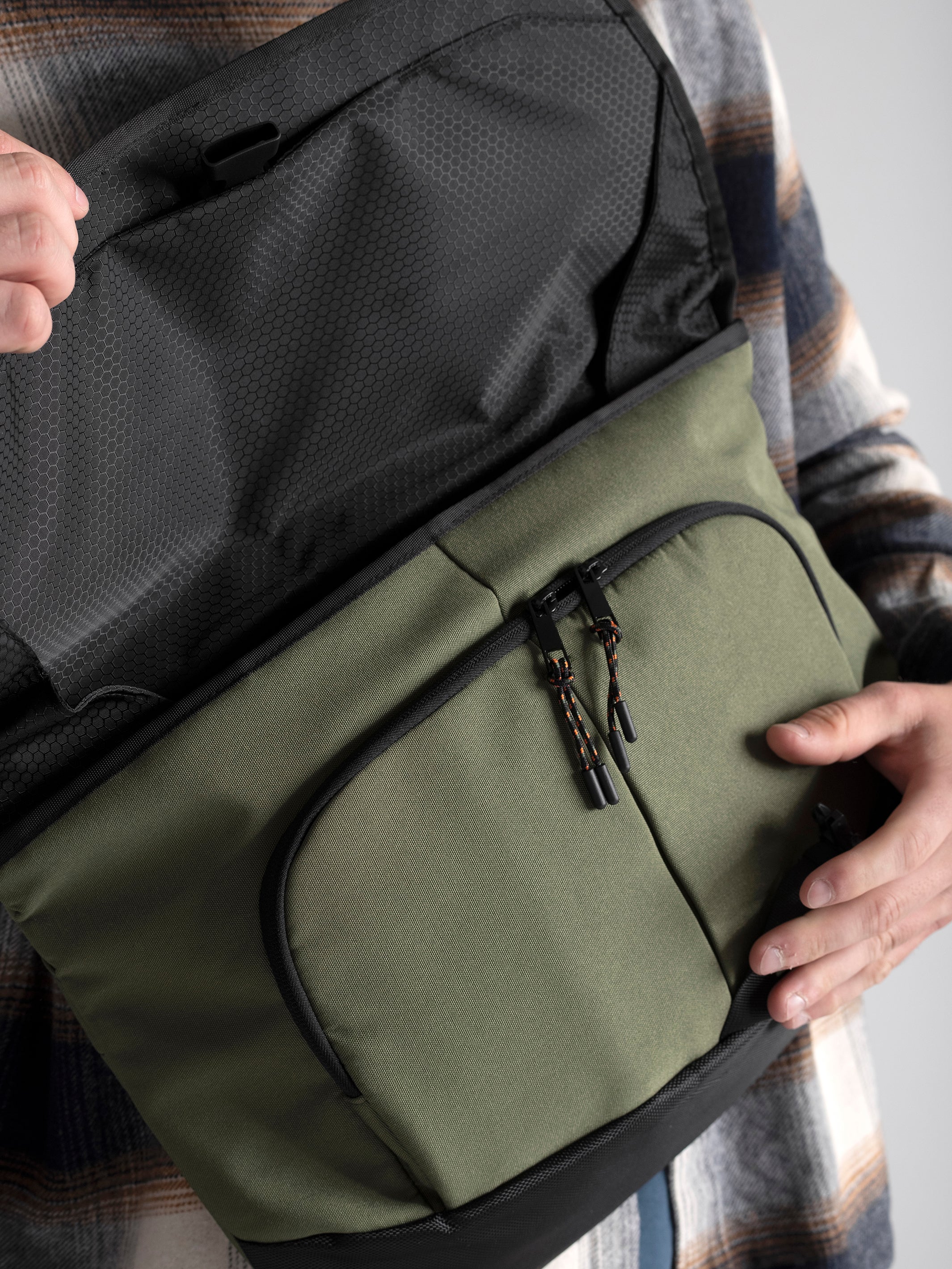 Utility Messenger Bag in Khaki - BROOKLYN INDUSTRIES