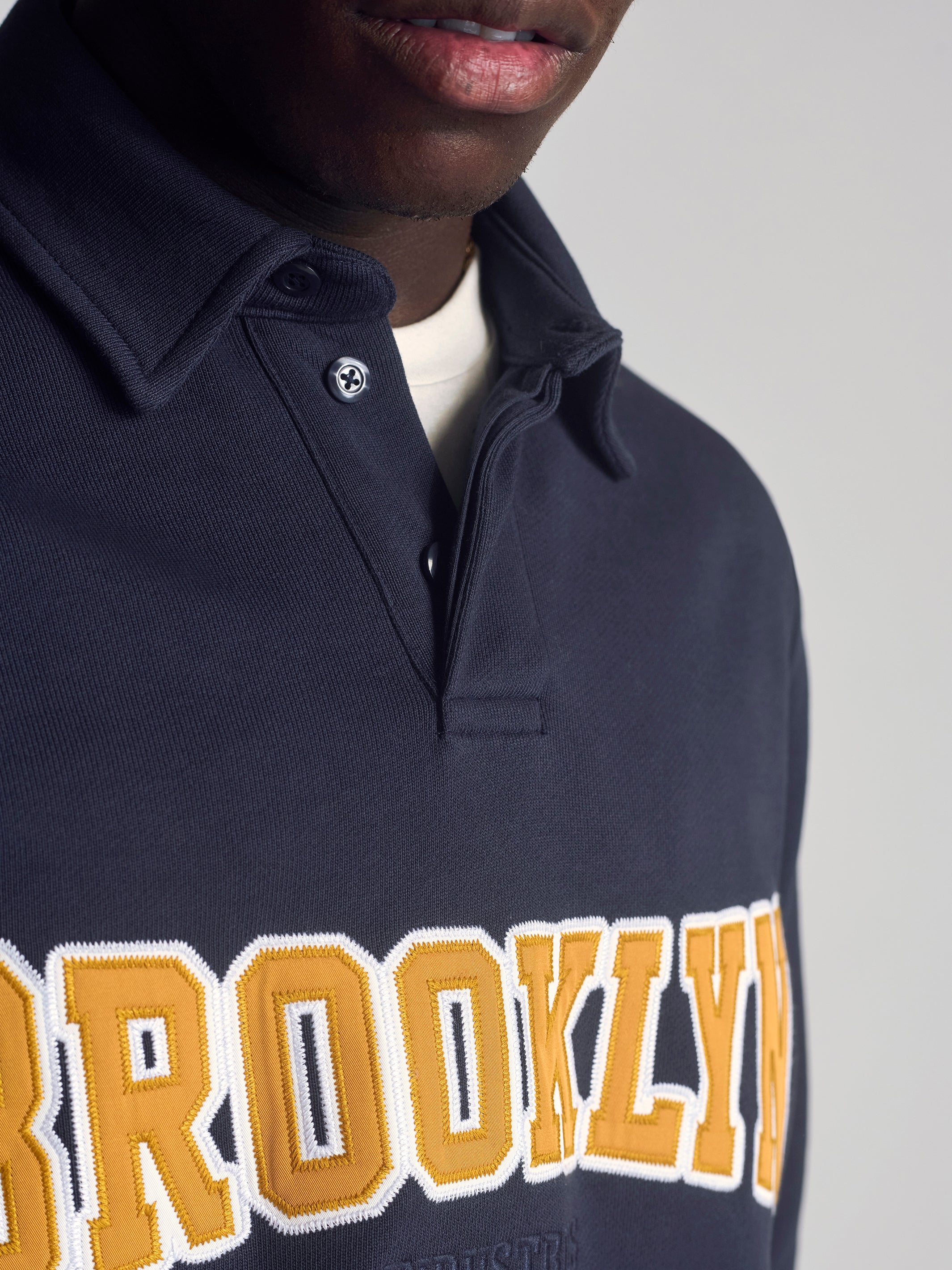 Men's Campus Half Buttoned Sweatshirt In Navy - BROOKLYN INDUSTRIES