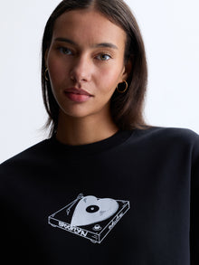 Women's Heart Crew Neck Sweatshirt in Black - BROOKLYN INDUSTRIES