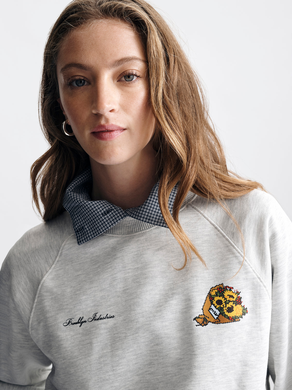 Women's Flower Bouquet Crew Neck Sweatshirt in Light Grey Melange - BROOKLYN INDUSTRIES