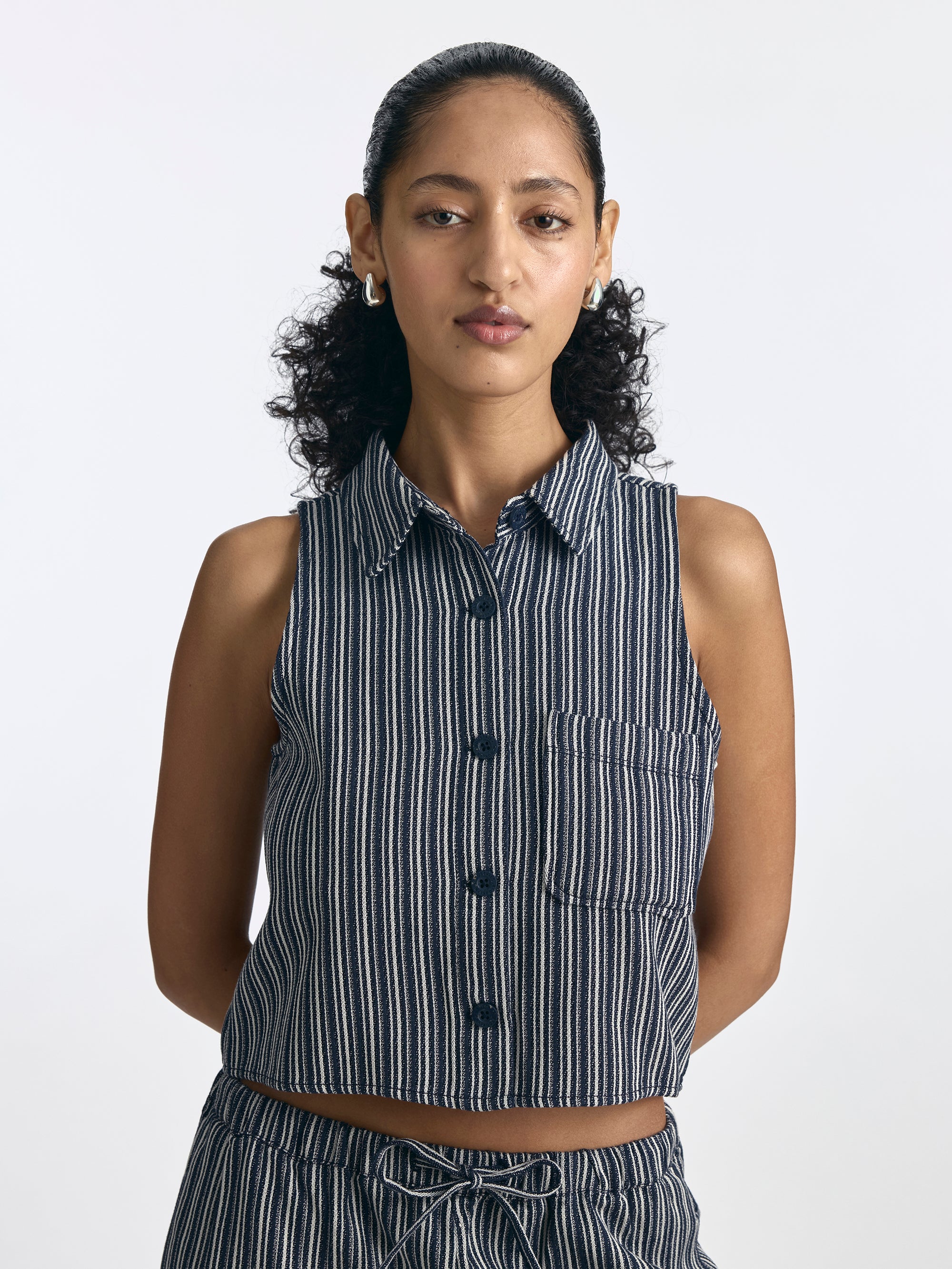 Women's Sleeveless Striped Shirt in Indigo Stripe - BROOKLYN INDUSTRIES