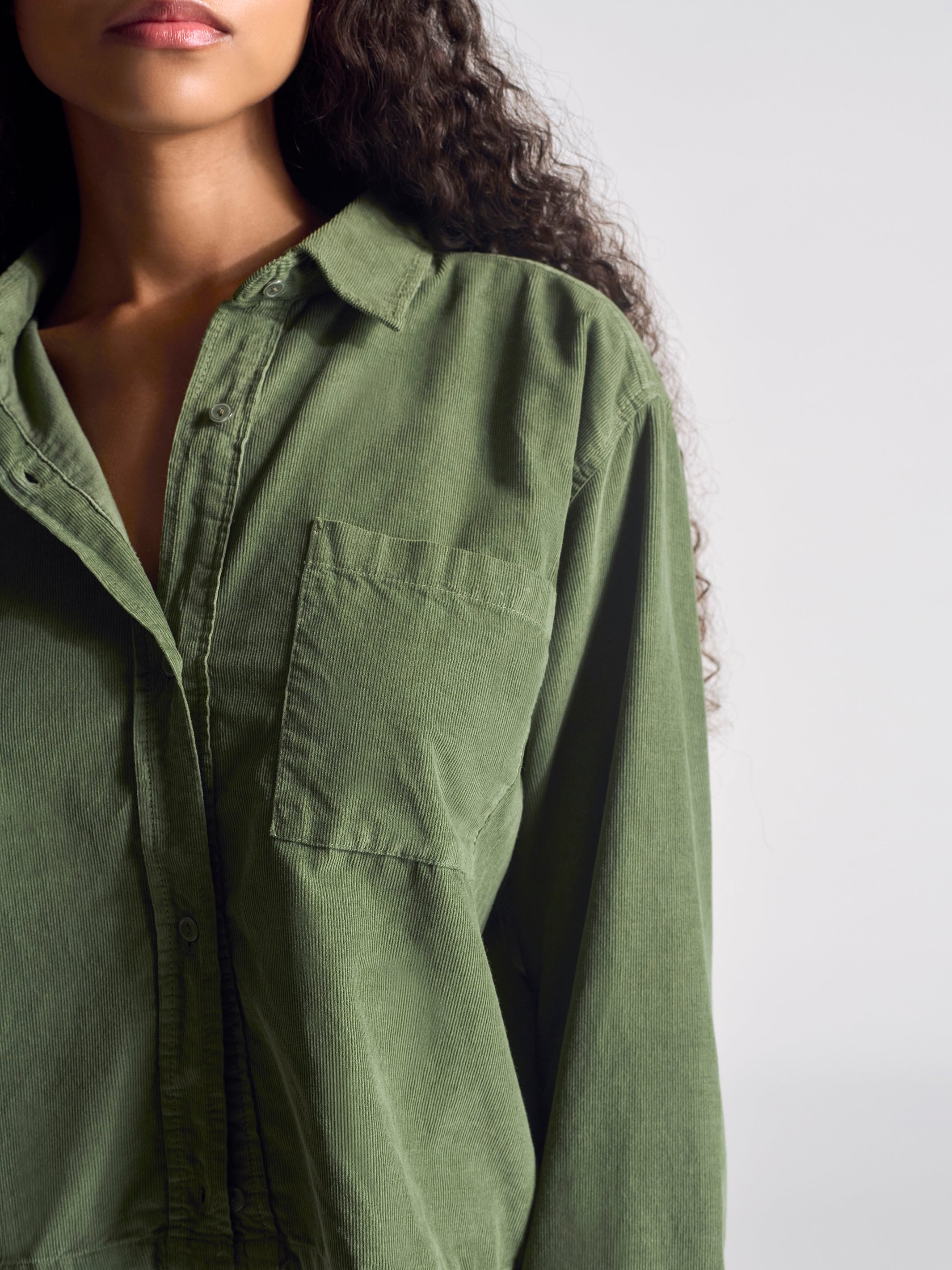 Women's Graham Corduroy Cropped Shirt in Moss - BROOKLYN INDUSTRIES