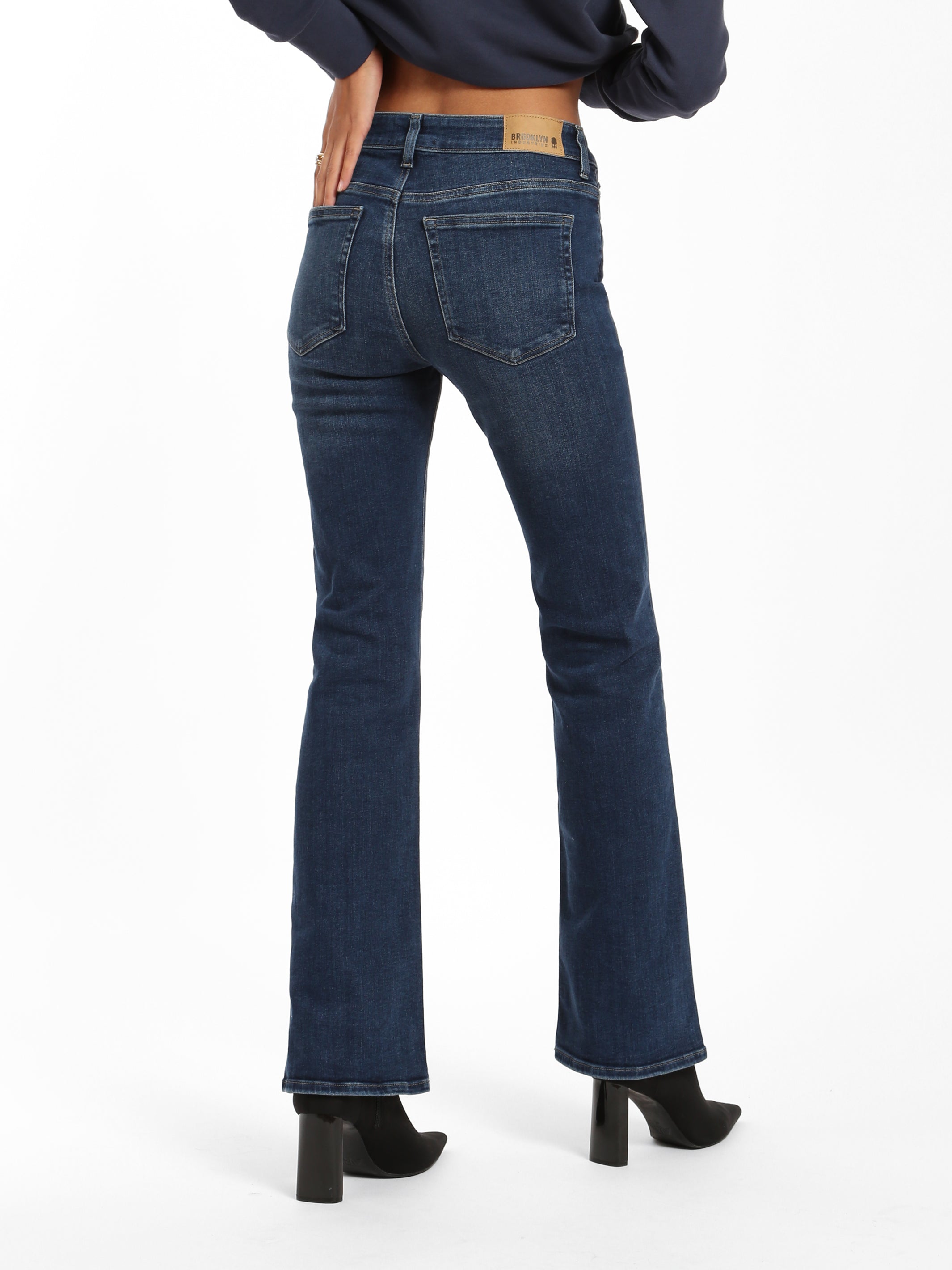Brooklyn Industries Women's Court High Rise Cropped Straight Leg Jeans in  Light Ripped Denim