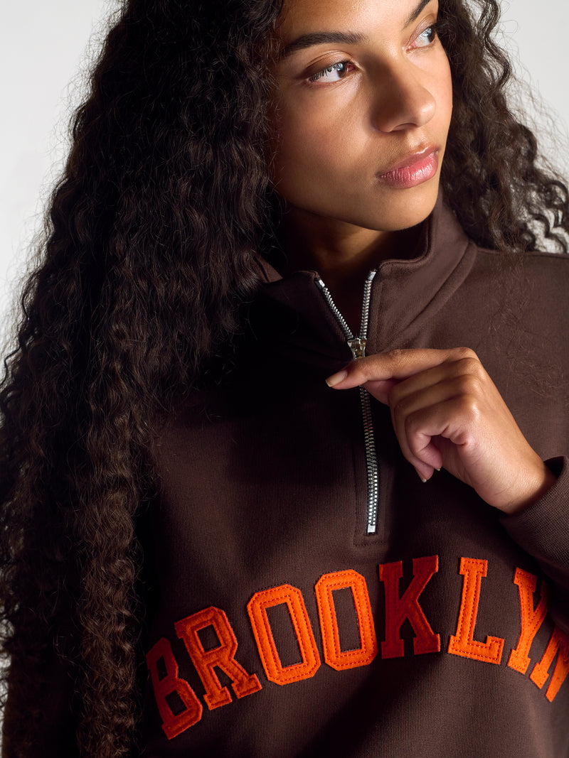 Women's Campus Half Zip Sweatshirt In Coffee Bean - BROOKLYN INDUSTRIES