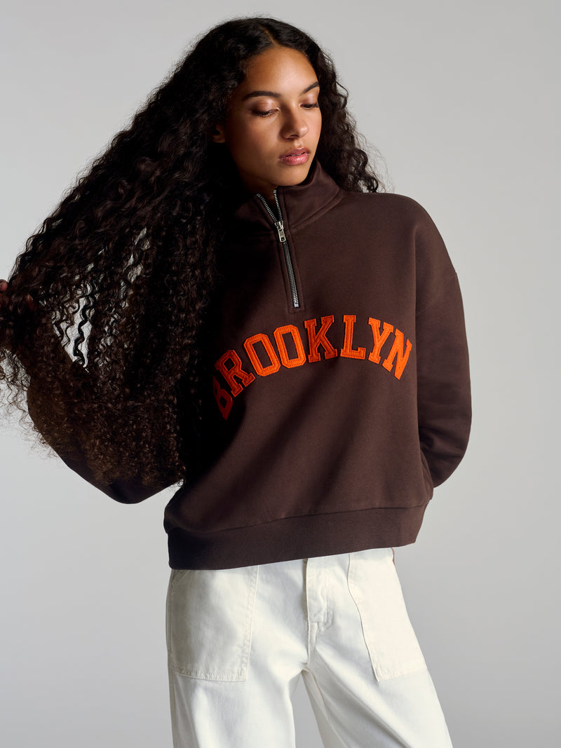 Women's Campus Half Zip Sweatshirt In Coffee Bean - BROOKLYN INDUSTRIES