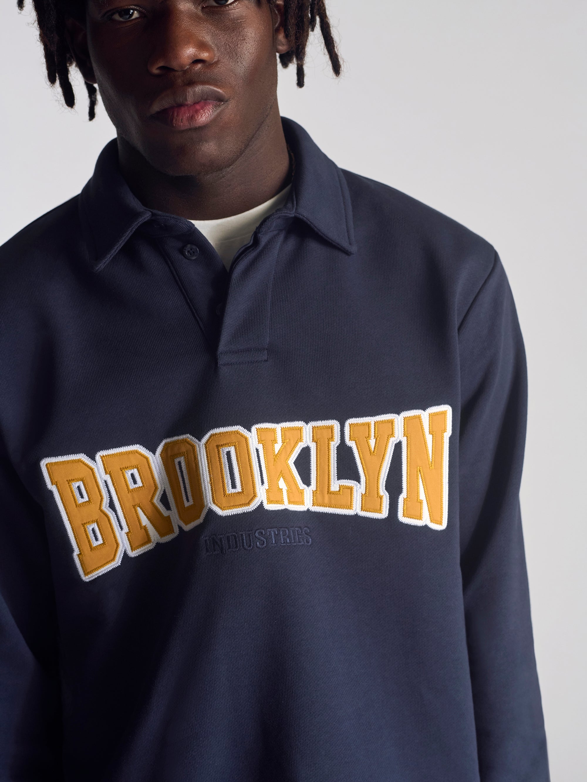 Men's Campus Half Buttoned Sweatshirt In Navy - BROOKLYN INDUSTRIES