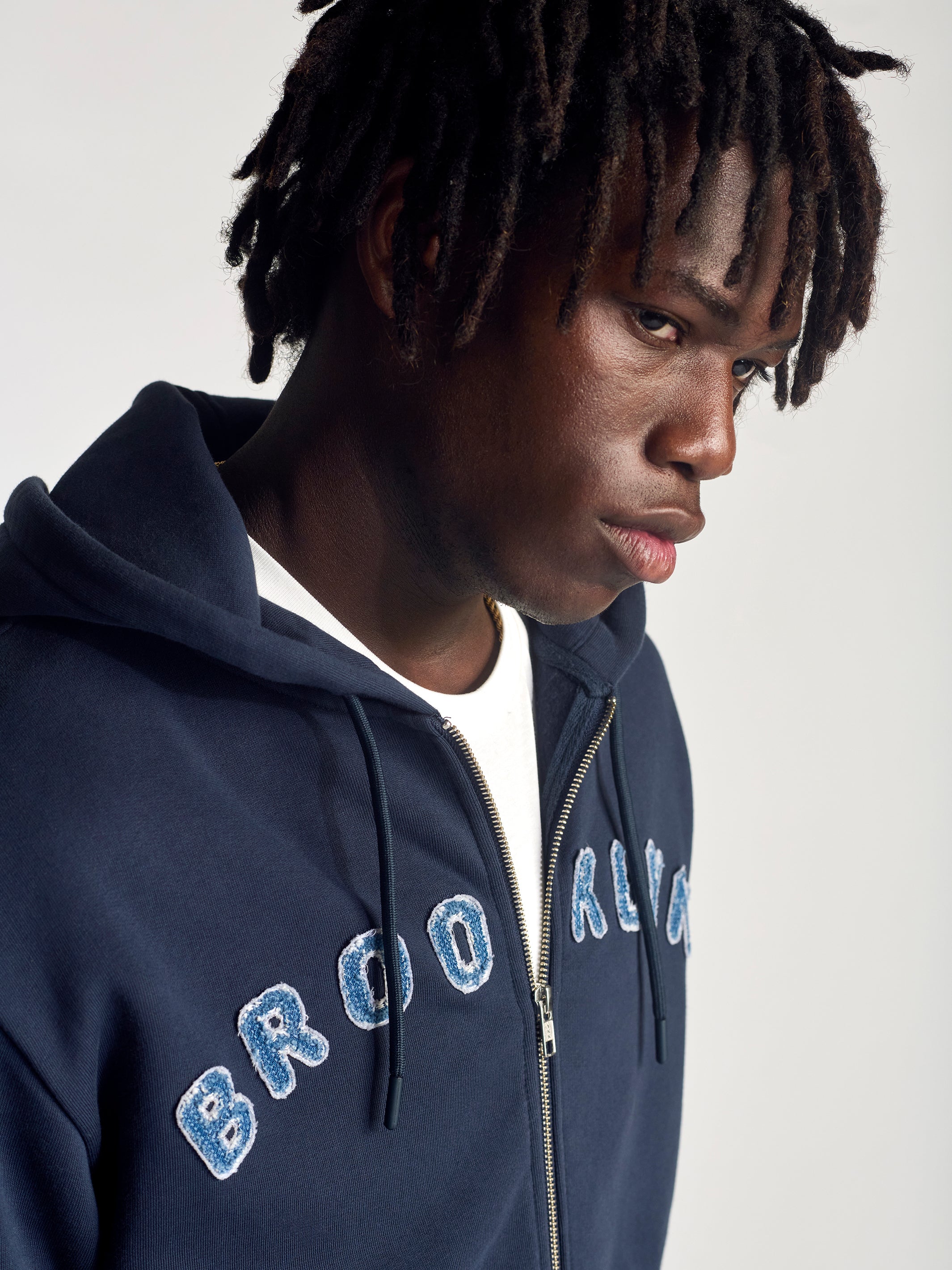 Men's Logo Zip Up Sweatshirt In Navy - BROOKLYN INDUSTRIES