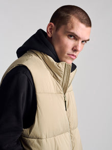 Men's Puffer Vest In Fog - BROOKLYN INDUSTRIES