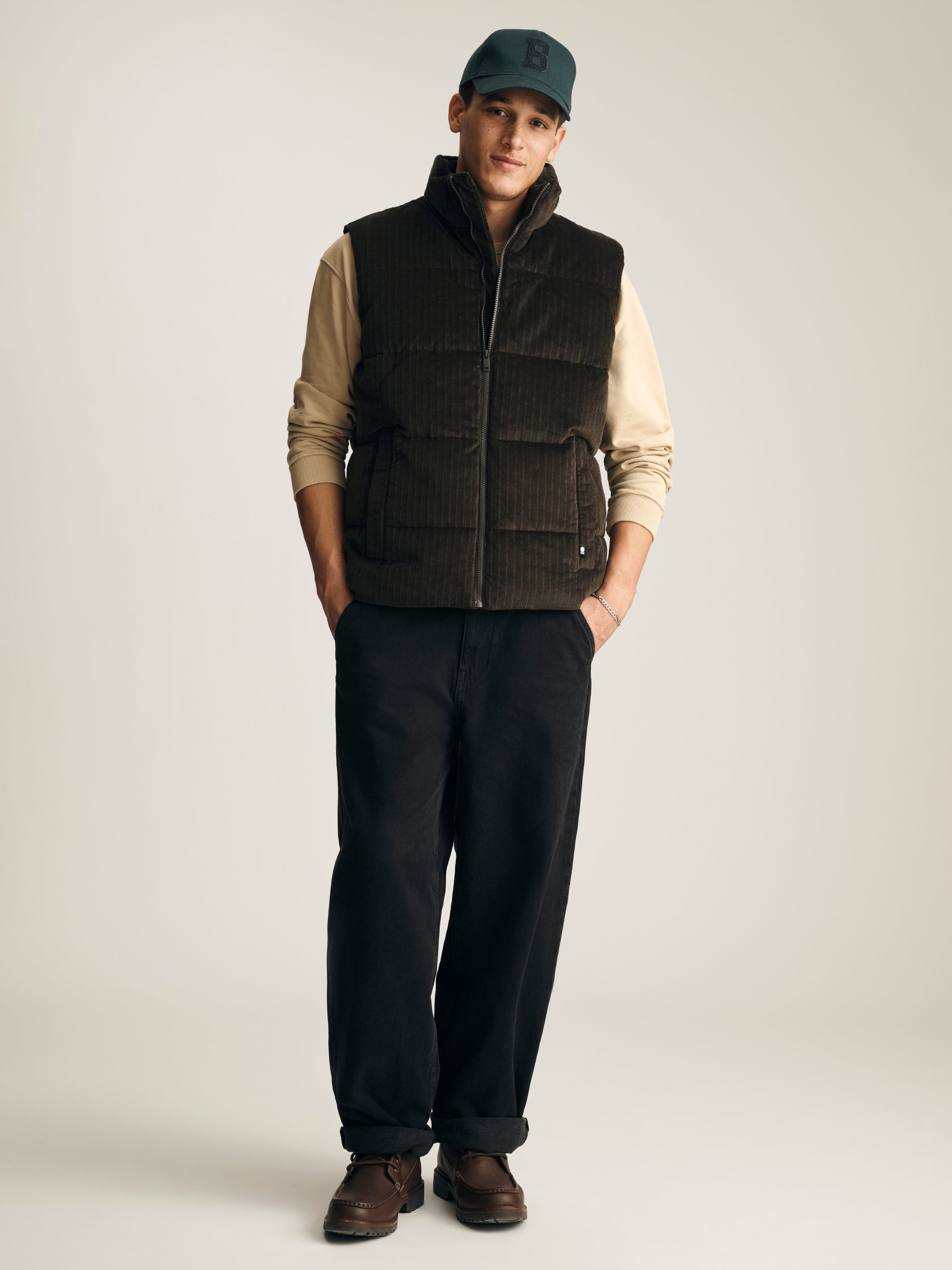 Name. CORDUROY UTILITY VEST BLACK 1 Deep Connections Corduroy
